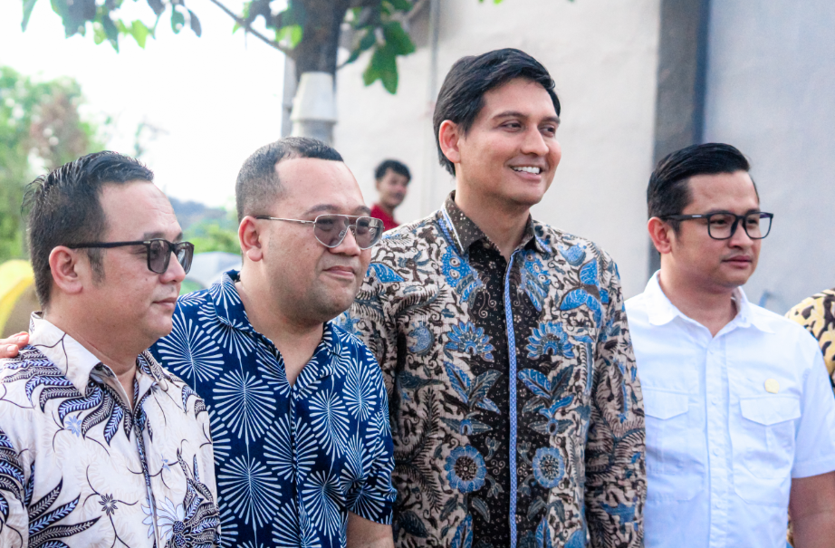 Konferensi Pers Sekolah Politik HHI Angkatan 4 yang dihadiri oleh Bupati Indramayu Lucky Hakim, Staf Khusus Kementerian UMKM Hasby Zamry, serta Pendiri HHI sekaligus Anggota DPRD Provinsi Jawa Barat, Hilal Hilmawan